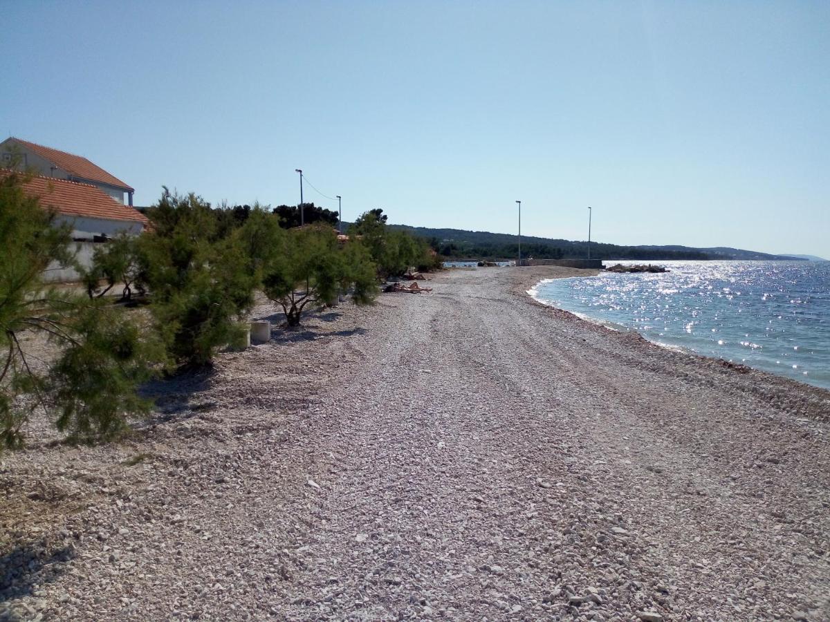 Apartments Zvonimir,Place By The Sea Mirca  ภายนอก รูปภาพ