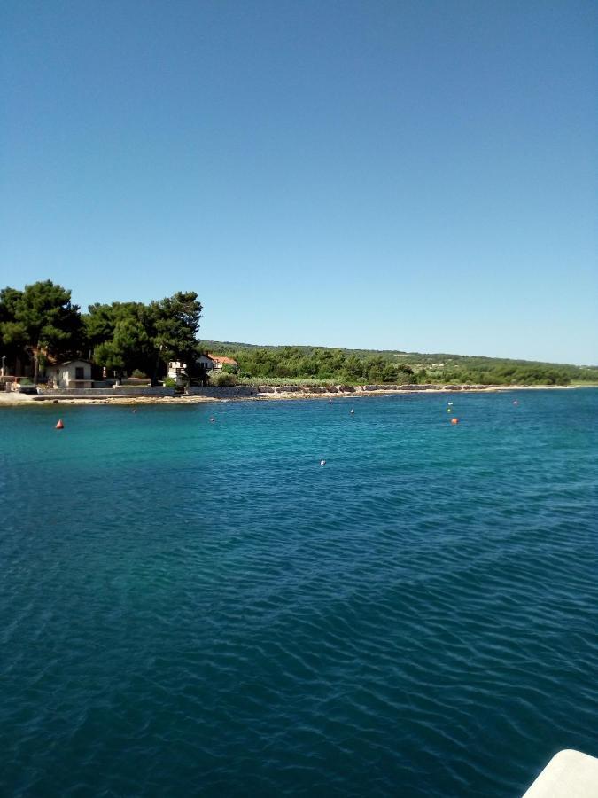 Apartments Zvonimir,Place By The Sea Mirca  ภายนอก รูปภาพ
