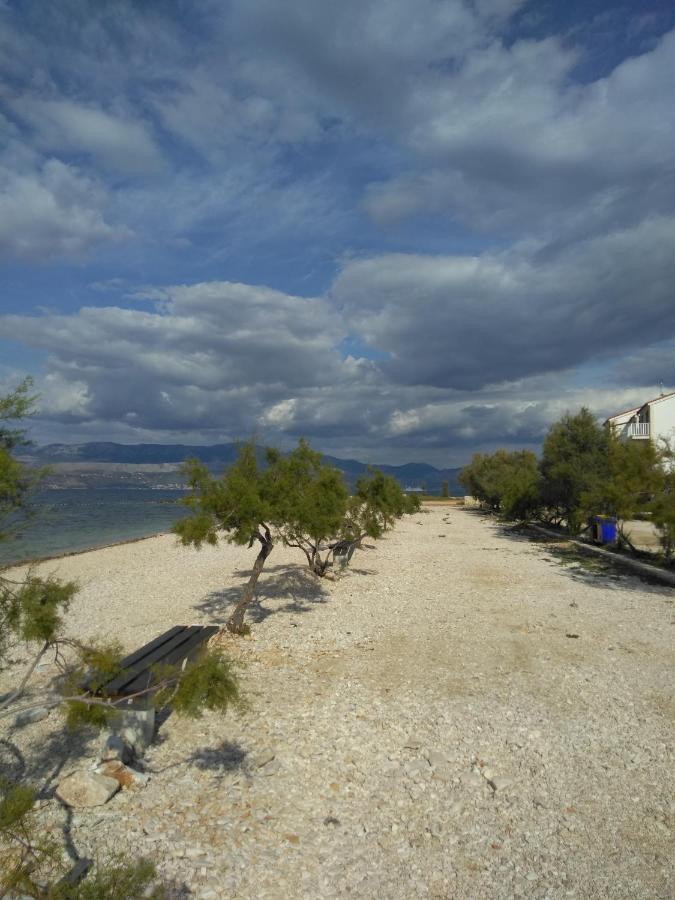 Apartments Zvonimir,Place By The Sea Mirca  ภายนอก รูปภาพ