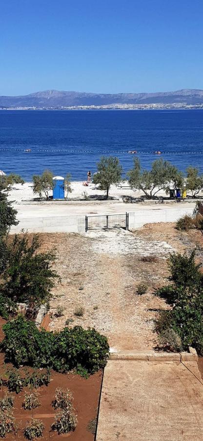 Apartments Zvonimir,Place By The Sea Mirca  ภายนอก รูปภาพ
