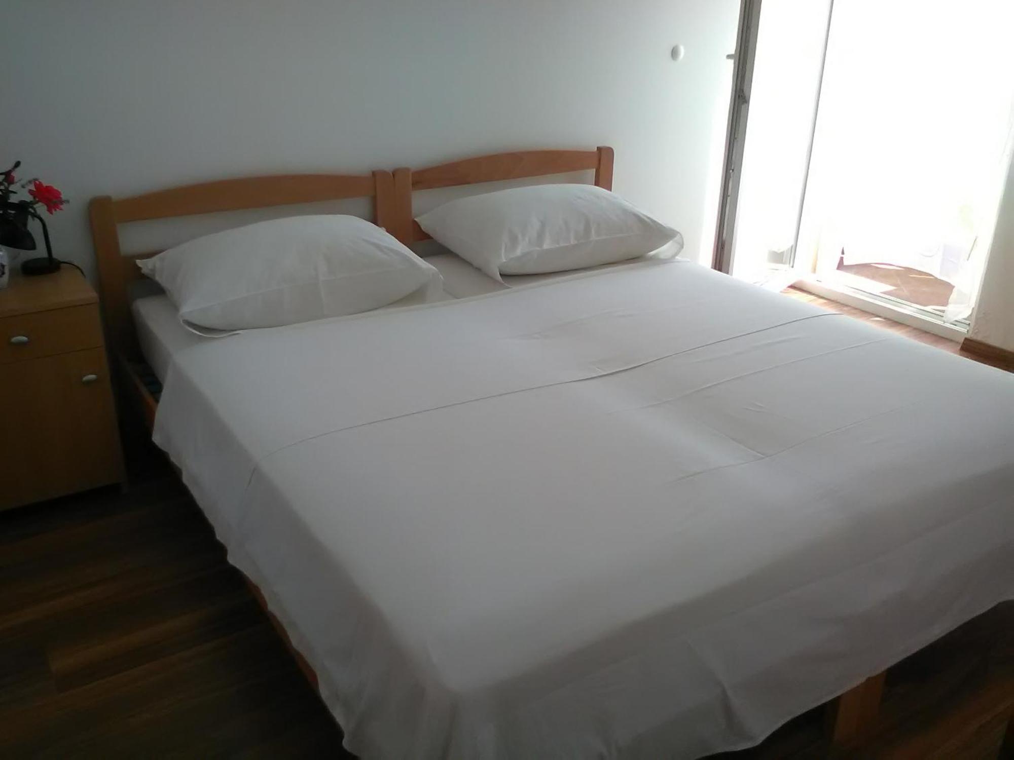 Apartments Zvonimir,Place By The Sea Mirca  ภายนอก รูปภาพ