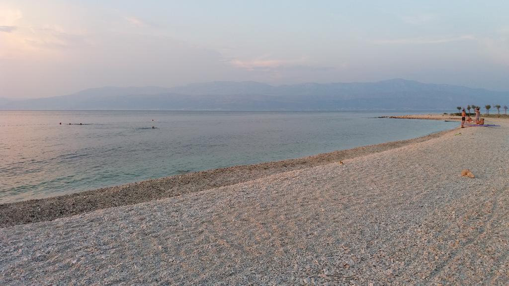 Apartments Zvonimir,Place By The Sea Mirca  ภายนอก รูปภาพ