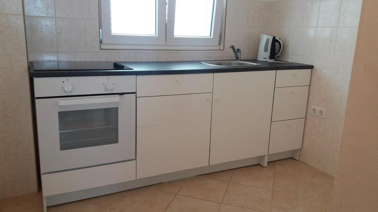 Apartments Zvonimir,Place By The Sea Mirca  ภายนอก รูปภาพ