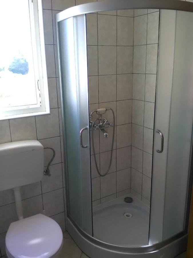 Apartments Zvonimir,Place By The Sea Mirca  ภายนอก รูปภาพ